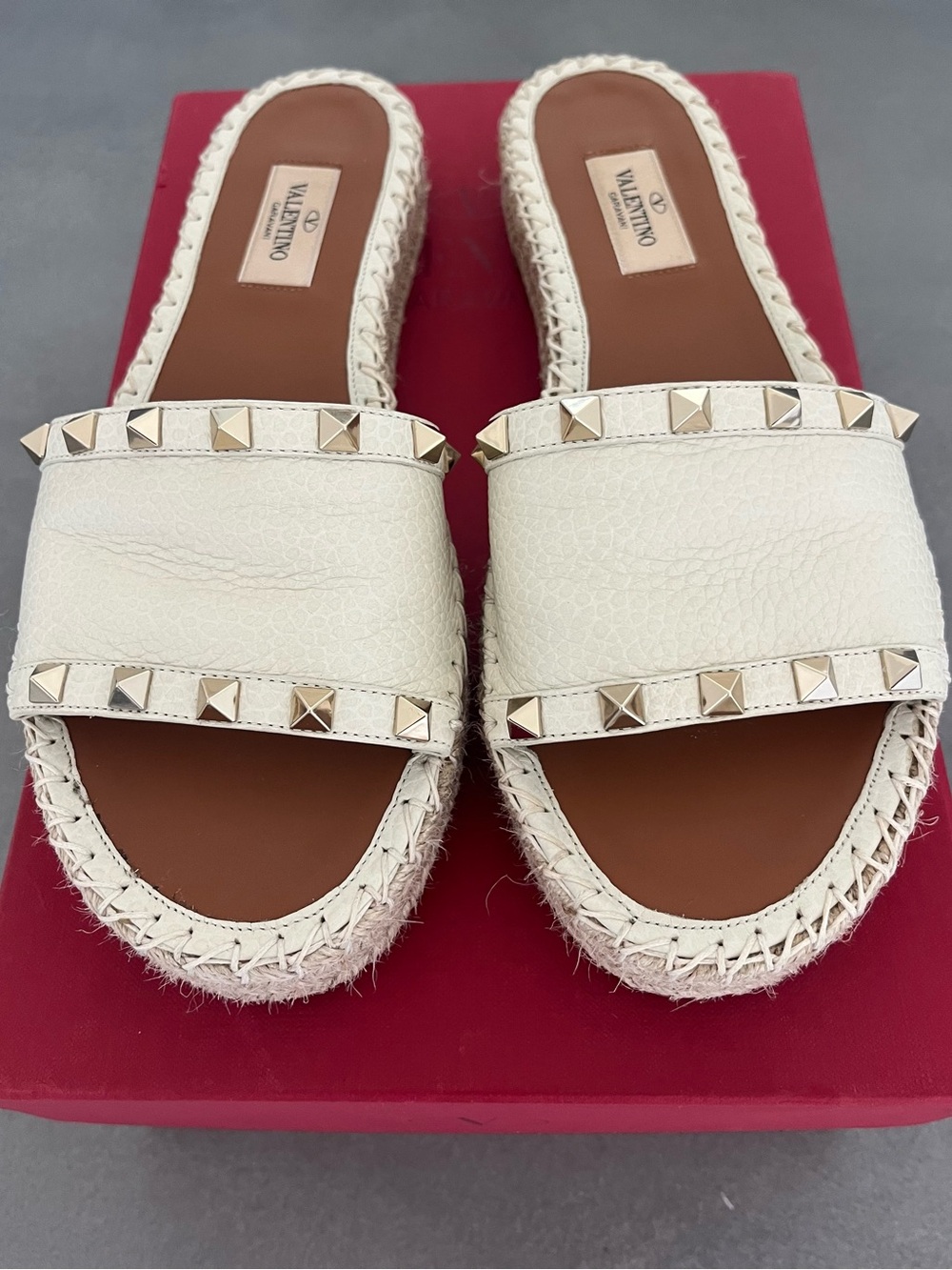 Valentino Garavani Cream Leather Rockstud Espadrille Slides